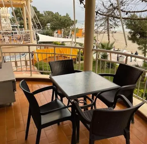 Lovely 2 Bedroom Unit With View 公寓