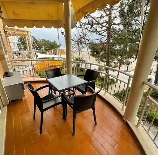 Lovely 2 Bedroom Unit With View 公寓 *