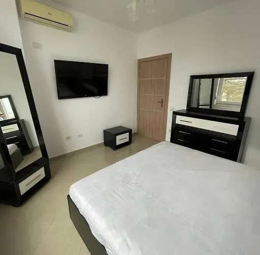 Lovely 2 Bedroom Unit With View