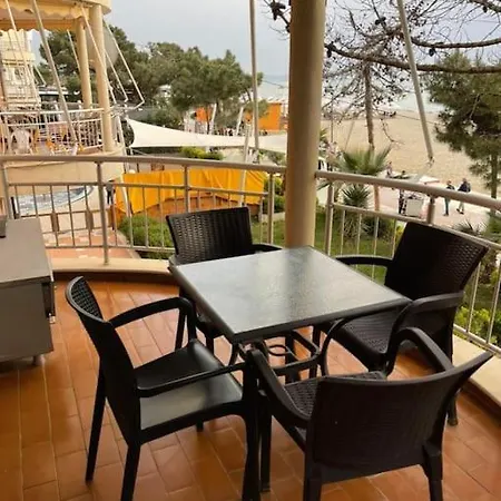 Lovely 2 Bedroom Unit With View Appartamento