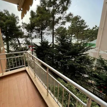 Lovely 2 Bedroom Unit With View Голем