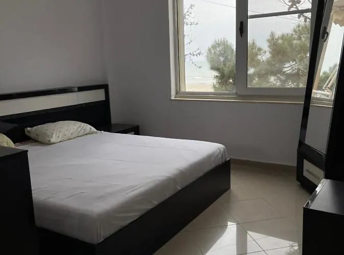 Lovely 2 Bedroom Unit With View Appartamento Golem (Tirana)